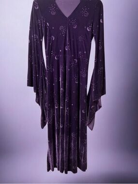 Spirit ~ Witch Dress ~Gothic~ Purple ~ Small To Medium ~ Long ~ Women’s ~Velour